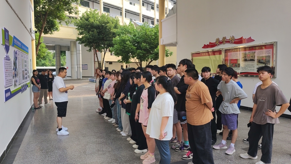 泸州江阳城建职业技术学院组织学生赴赋能飞迅公司见习实践
