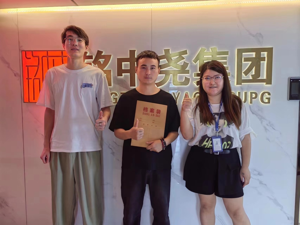 喜报:热烈祝贺贵州唐(兴坤)总与赋能易迅签约战略合作伙伴,共同发展AI大数据项目!